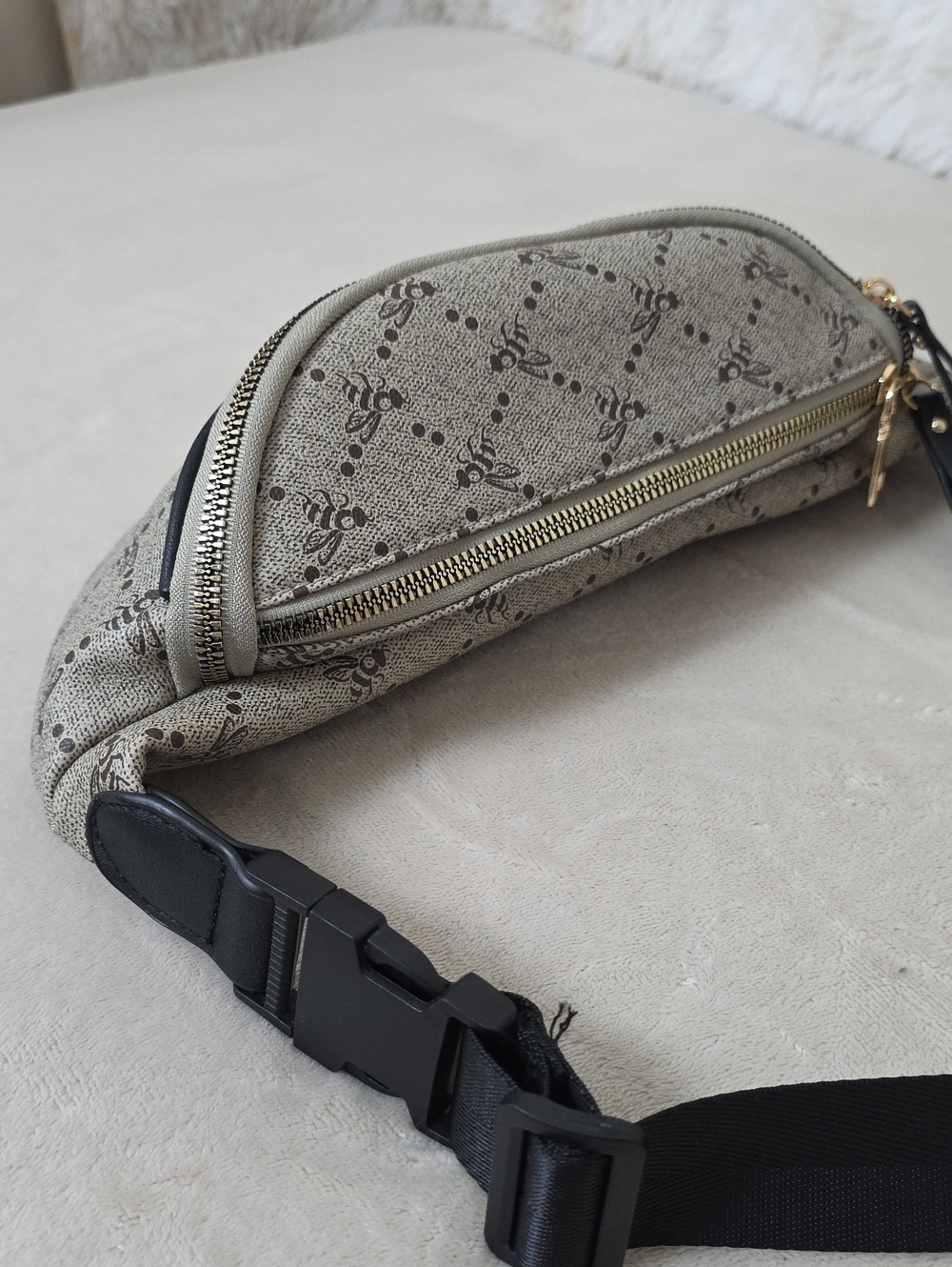Bee Print Belt Bag Fanny Pack Crossbody Waist Bag Cream Black - Picture 5 of 11